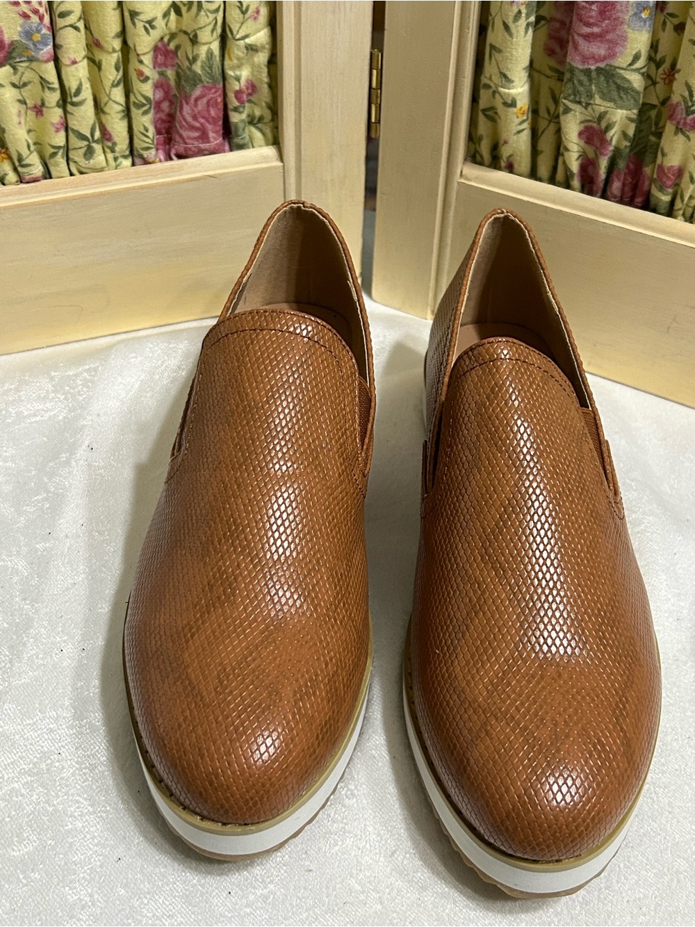 Henry Ferrera Women's Tan Textured Slip-On Loafers